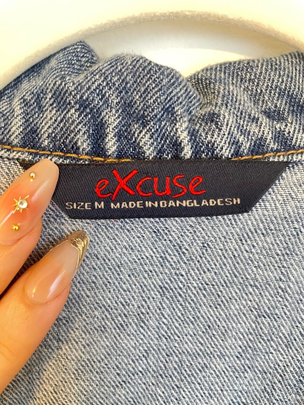 Excuse cropped denim jacket size medium - Picture 3 of 4